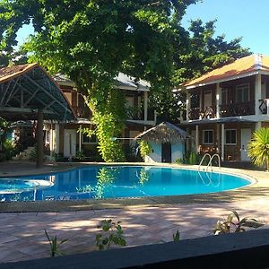 The Shark'S Tail Dive Resort